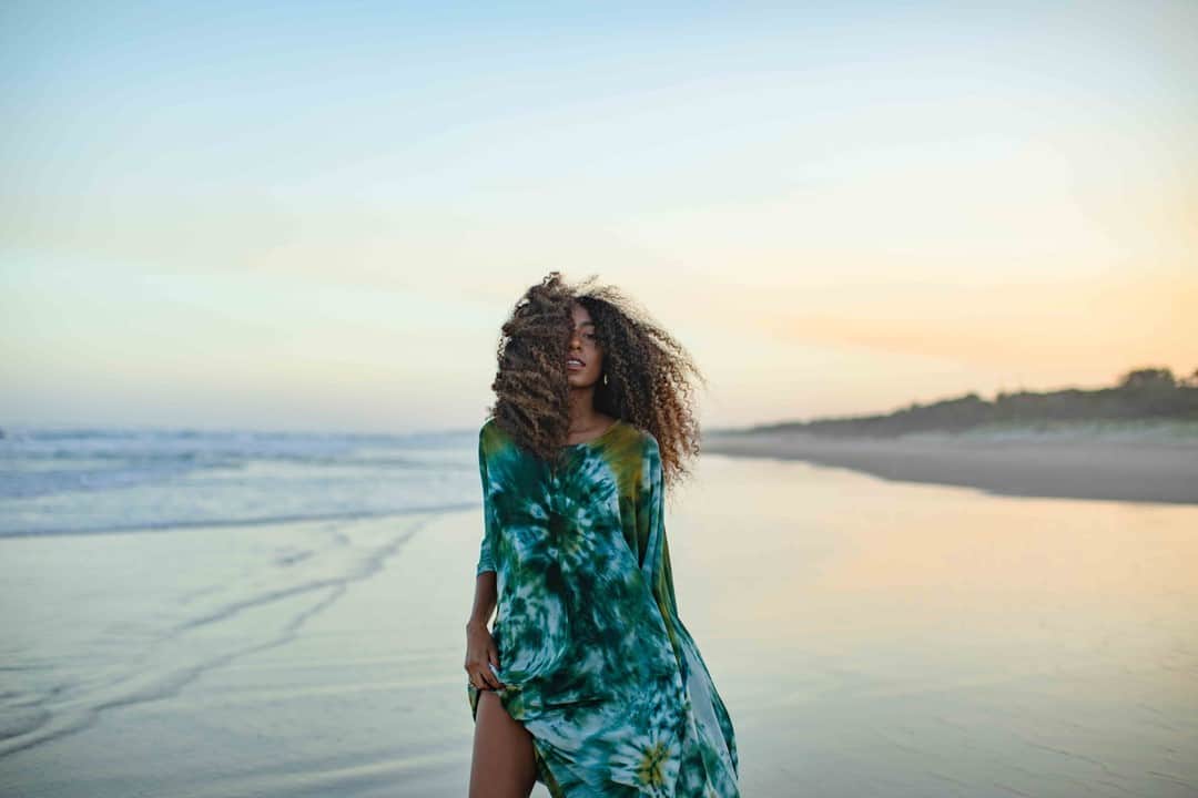 ヤング・ファビュラス&ブロークのインスタグラム：「@nanayaa.ramirez stuns in the Cyrilla dress in winter leaf Venus ✨ Our Venus wash will bring a mix of romantic colors to your resort wardrobe — available now online! #newarrivals #yfbclothing #youngfabulousandbroke #resortwear」