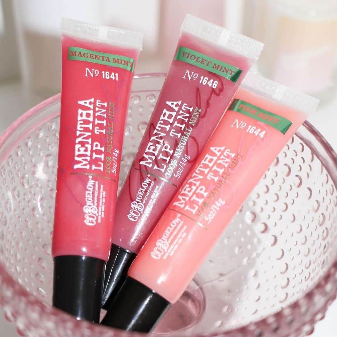C.O. Bigelowさんのインスタグラム写真 - (C.O. BigelowInstagram)「Made from 100% natural peppermint oil, our Mentha Lip Mint Tints help keep breath refreshed and lips feeling minty, soft, and glossy (never tacky)! 😘 🌿 Try Pink Mint, Violet Mint, and Magenta Mint in our Mentha Lip Tint Trio pack! ⁠👄 ⁠⠀ ⁠⠀ 📷 @dirt.naturals」1月8日 4時02分 - cobigelow