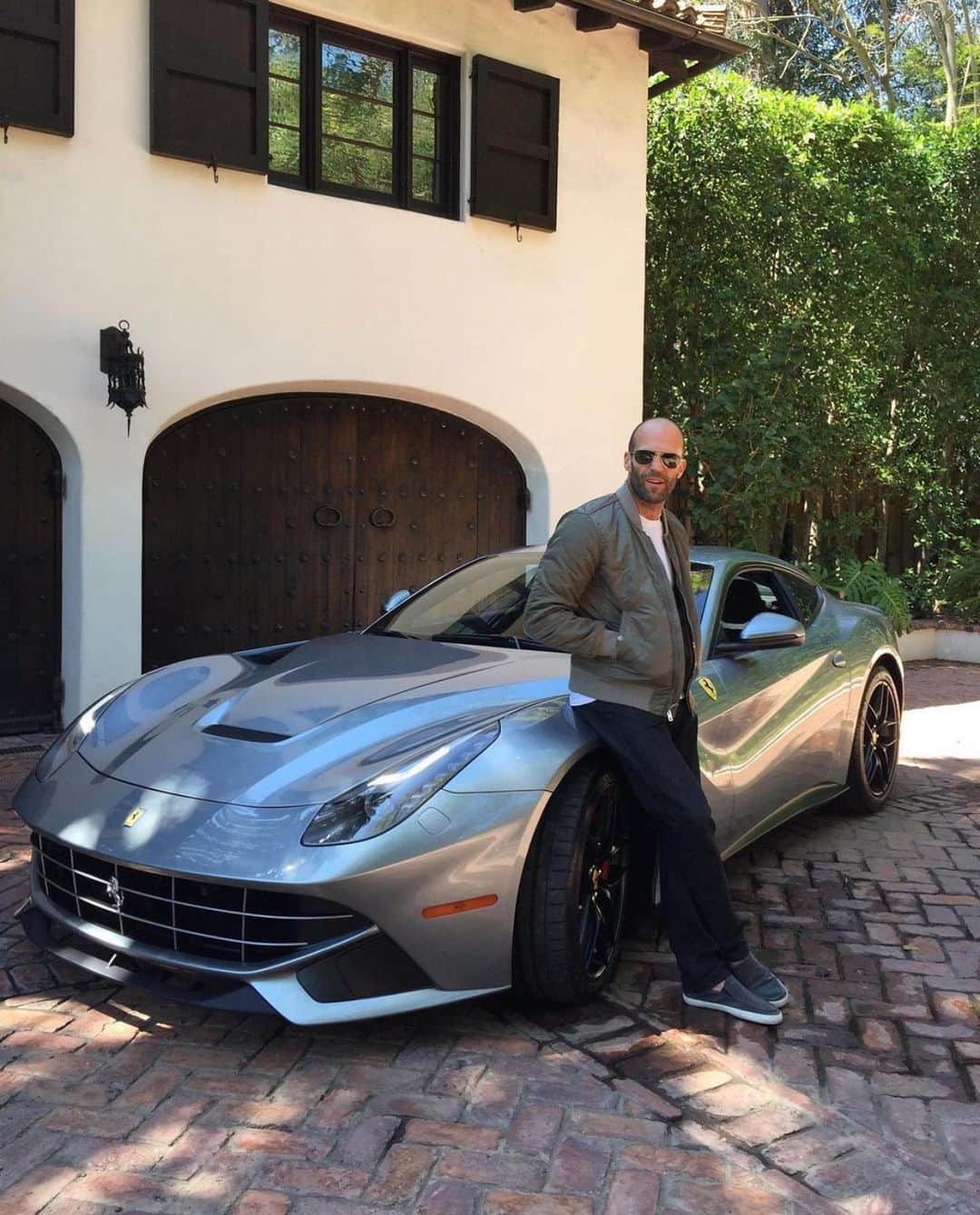 WATCHMANIAのインスタグラム：「King of cool. #jasonstatham」