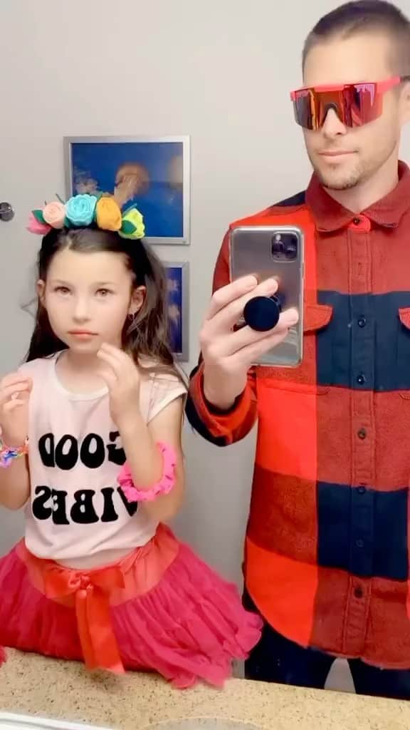 Chadd Smithのインスタグラム：「The lighter side of 2020 vol 1 over the next few days I will be posting some of my fav content from 2020. Trying to remember some of the good stuff 🦾🤡 #lightersideof2020 @aureliasays @pit_viper」