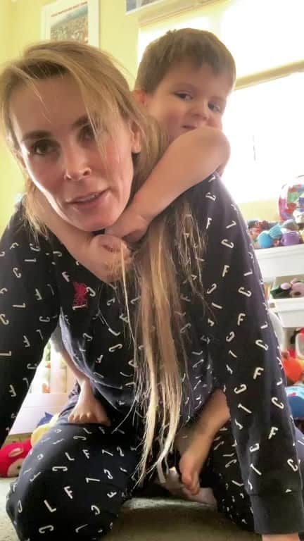 ターニャ・テイトのインスタグラム：「Join me and Ozzie for breakfast」