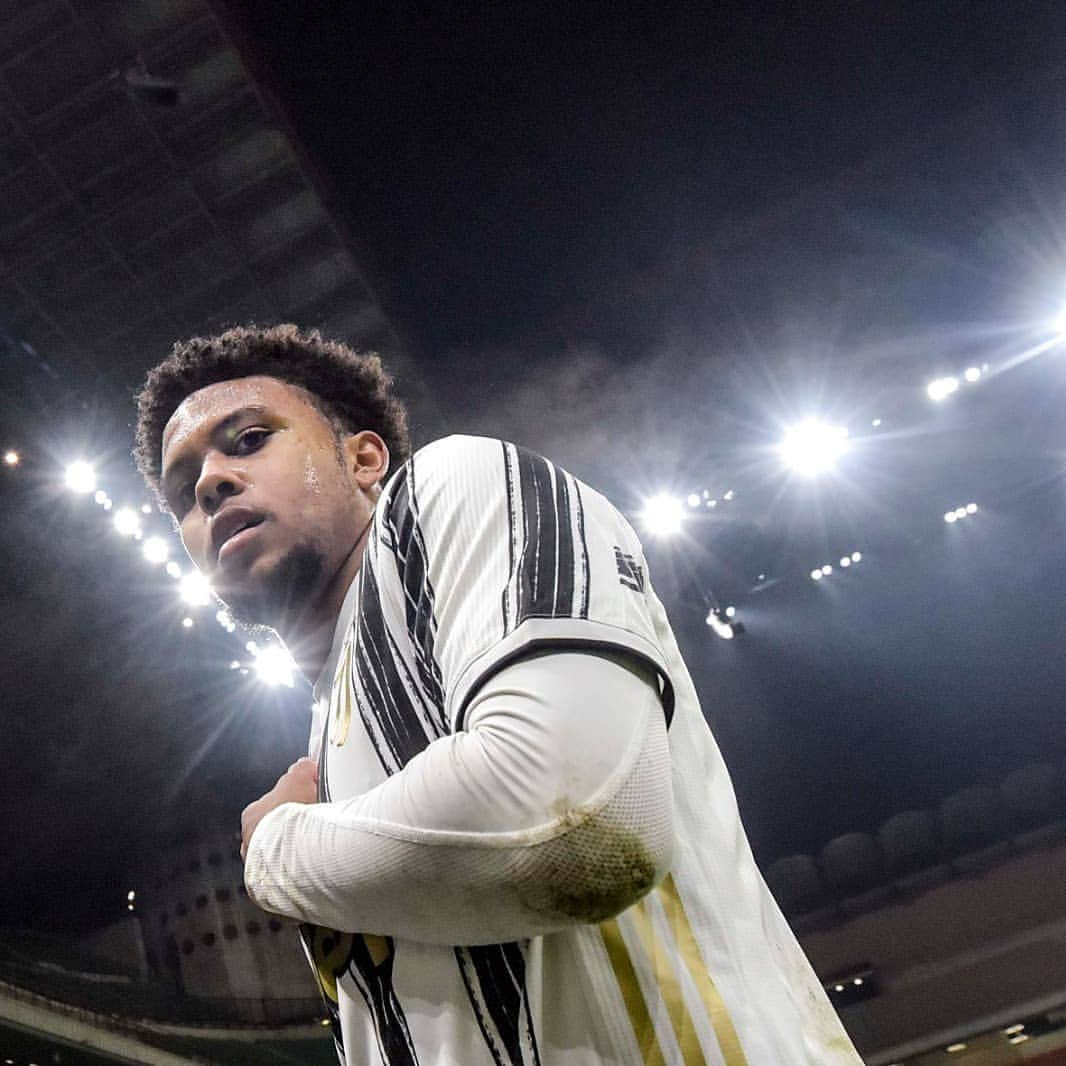 ユヴェントスFCさんのインスタグラム写真 - (ユヴェントスFCInstagram)「@west.mckennie LOVES a goal in an iconic stadium! ⚽️❤ (...and so do we 😉)  #MilanJuve #ForzaJuve」1月8日 5時13分 - juventus