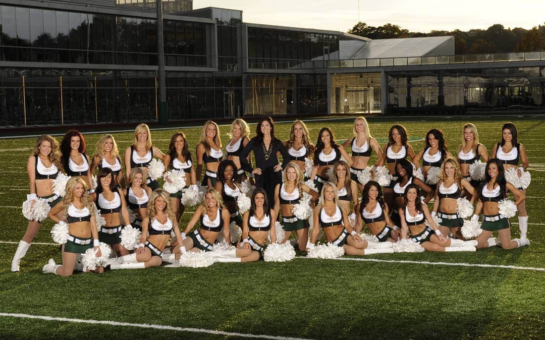 Jets Flight Crewのインスタグラム：「It's #throwbackthursday! Check out our story to see squad photos from years past!」