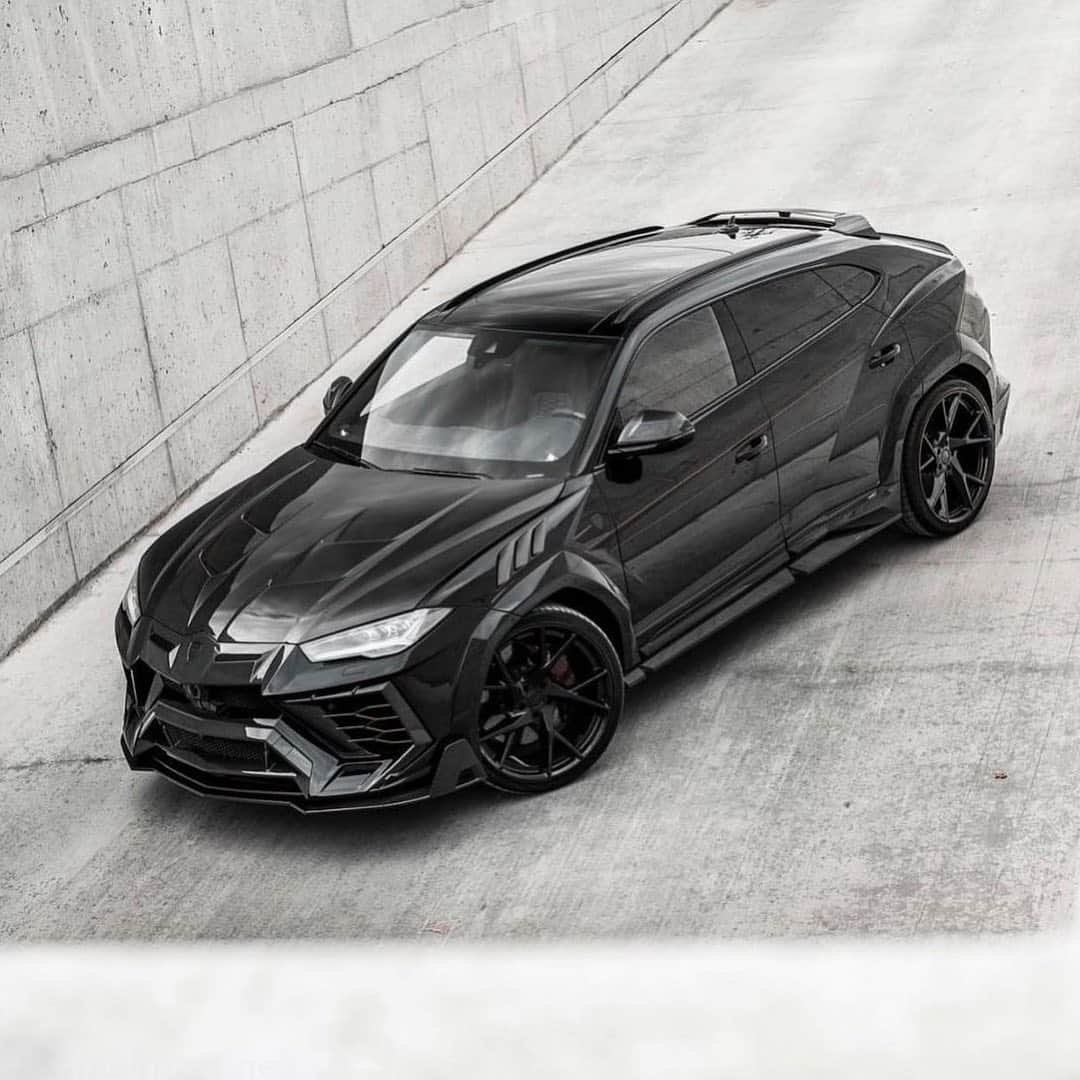 CARLiFESTYLEさんのインスタグラム写真 - (CARLiFESTYLEInstagram)「All black Mansory Urus. Check out @aerosunzusa for more! #carlifestyle」1月8日 5時41分 - carlifestyle