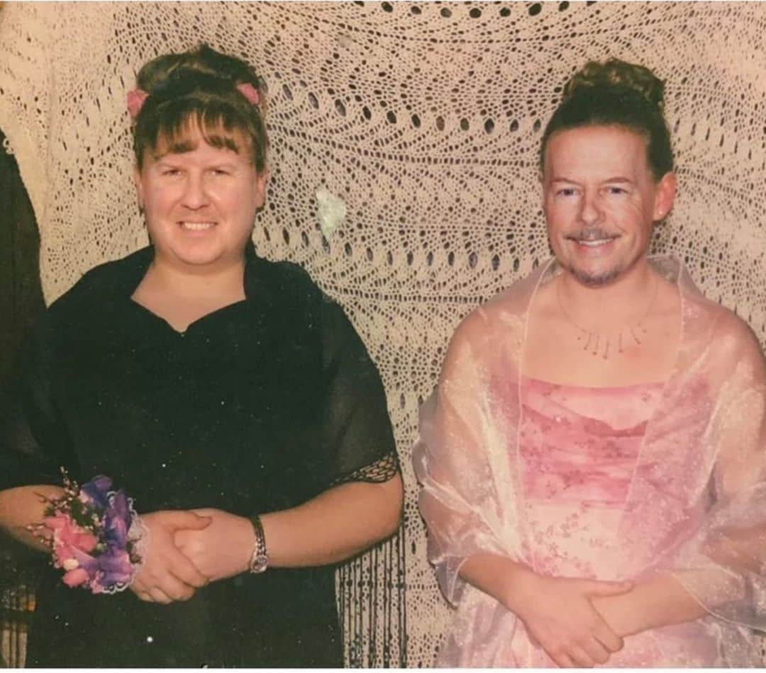 デヴィッド・スペードのインスタグラム：「#tbt when @realnickswardson and i were at the Benchwarmers wrap party. We were so overdressed.  Ps we are in The Wrong Missy streaming on #netflix  Sheck it out.」