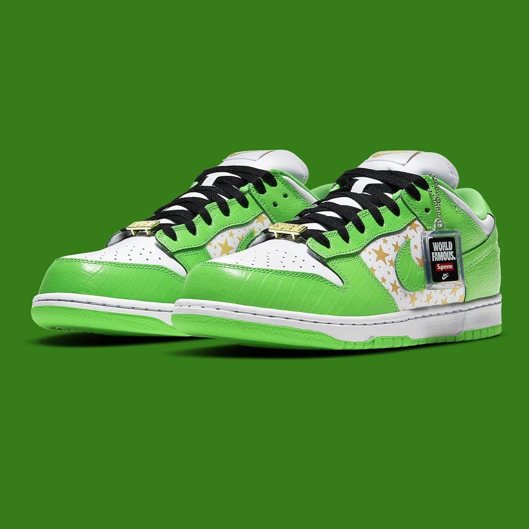 HYPEBEASTさんのインスタグラム写真 - (HYPEBEASTInstagram)「@hypebeastkicks: Here's an official look at the upcoming @supremenewyork x @nikesb Dunk Low in "Mean Green." This low-cut SB Dunk‘s “Mean Green” hue appears on the croc leather mudguards, eyestays, Swooshes, heel overlays and tabs. Each piece has a sheen to it that’s almost patent leather-like, which provides a stark, maximalist contrast with the simple white toeboxes, heels and puffy tongues. Other details include gold “SUPREME” lace deubres, a cut-off “SUP” hit on the insoles, and the co-branded hangtag. Stay tuned for release info, which one are you copping?⁠⠀ Photo: Nike」1月8日 5時36分 - hypebeast