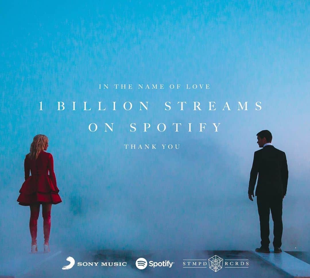 Bebe Rexhaのインスタグラム：「1 BILLION PLAYS. I remember the day I cut this song with @dvncy , I knew it felt special after hearing my voice on it. Thank you so much to @martingarrix and all the collaborators of the song, radio, and everyone who was involved. Thank you to all the fans who supported it 🖤」