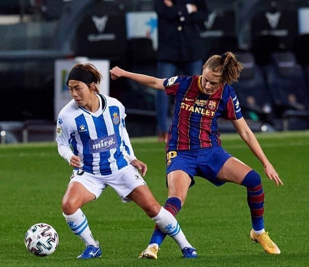 山本摩也のインスタグラム：「.﻿ ﻿ Un partido inolvidable en Camp Nou. ﻿ 生涯忘れる事の無い、カンプノウでの試合。﻿ この環境でサッカー出来る幸せを噛み締めて、リーグ残り20節楽しもう。(結構まだ残ってる)﻿ ﻿ #rcdespanyol #山本摩也#futbol」