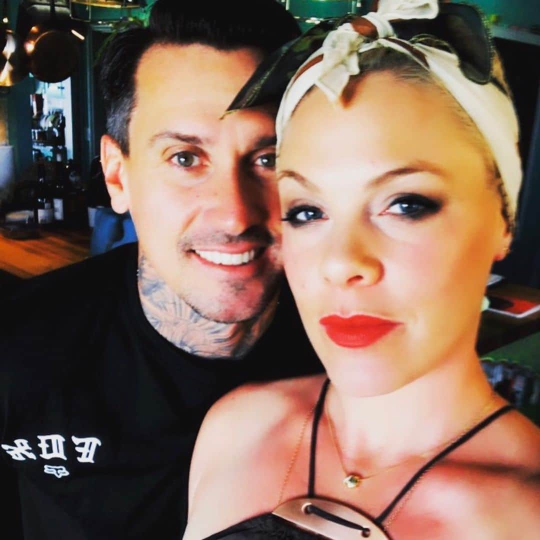 P!nk（ピンク）さんのインスタグラム写真 - (P!nk（ピンク）Instagram)「15 years. Proud of us babe. See, sometimes being stubborn pays off. What a wild ride it’s been, once we learned how to stay in our race line. Here’s to at least the next 15 months hahahAh. I love you and I love our family. ❤️❤️」1月8日 5時48分 - pink