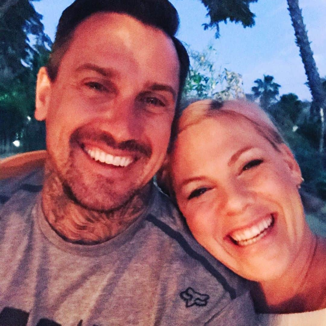 P!nk（ピンク）さんのインスタグラム写真 - (P!nk（ピンク）Instagram)「15 years. Proud of us babe. See, sometimes being stubborn pays off. What a wild ride it’s been, once we learned how to stay in our race line. Here’s to at least the next 15 months hahahAh. I love you and I love our family. ❤️❤️」1月8日 5時48分 - pink