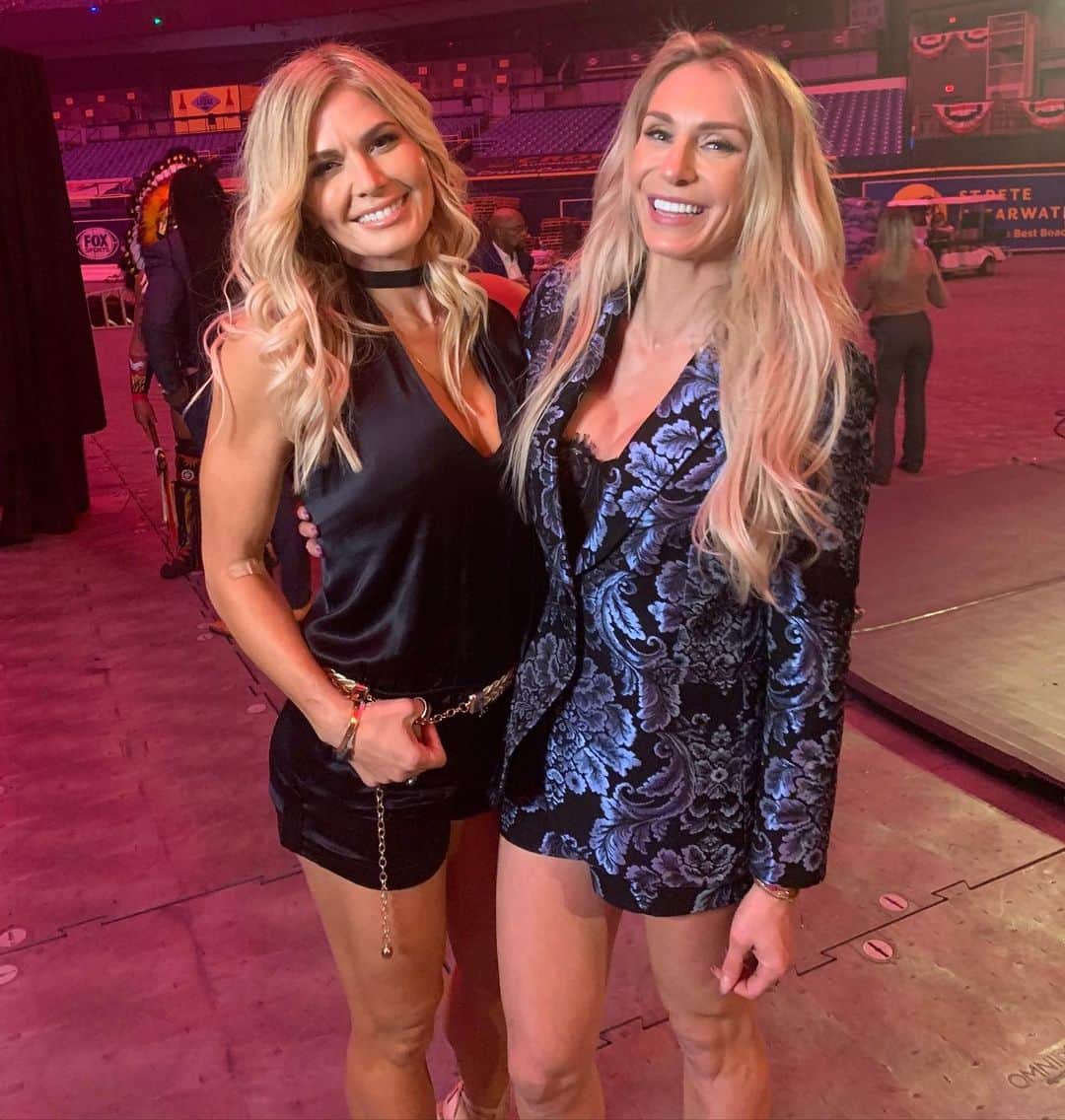 トリー・ウィルソンのインスタグラム：「. Just 2 strong blondes catching up backstage...& her pops says “here let me take a picture of you two”. (Thanks @ricflairnatureboy ) . I swear just yesterday this little athletic blondie teenager was bebopping around & dancing with me in a club she shouldn’t have been in. 🤫 Now she headlines WRESTLEMANIA & blows everyone away w/ her crazy charisma each week on @wwe - love ya girlie. @charlottewwe  .」