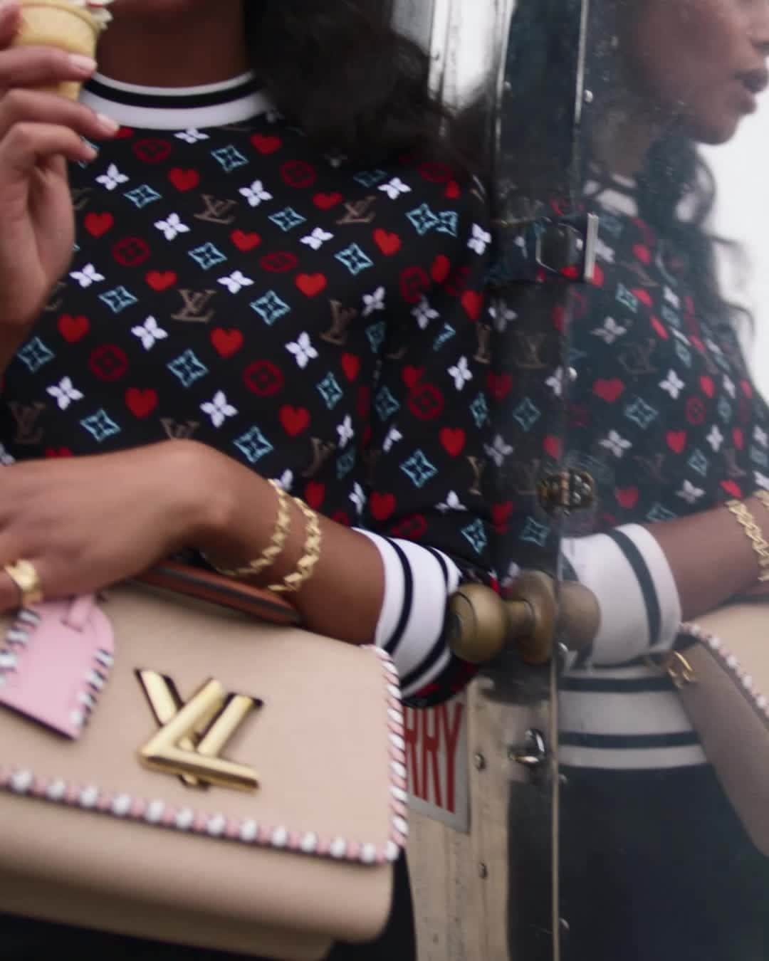 のインスタグラム：「An emblematic expression. This season, the iconic Twist bag is enhanced by a crafted bicolor braided flap. Discover the new #LouisVuitton campaign featuring @LauraHarrier via link in bio.」