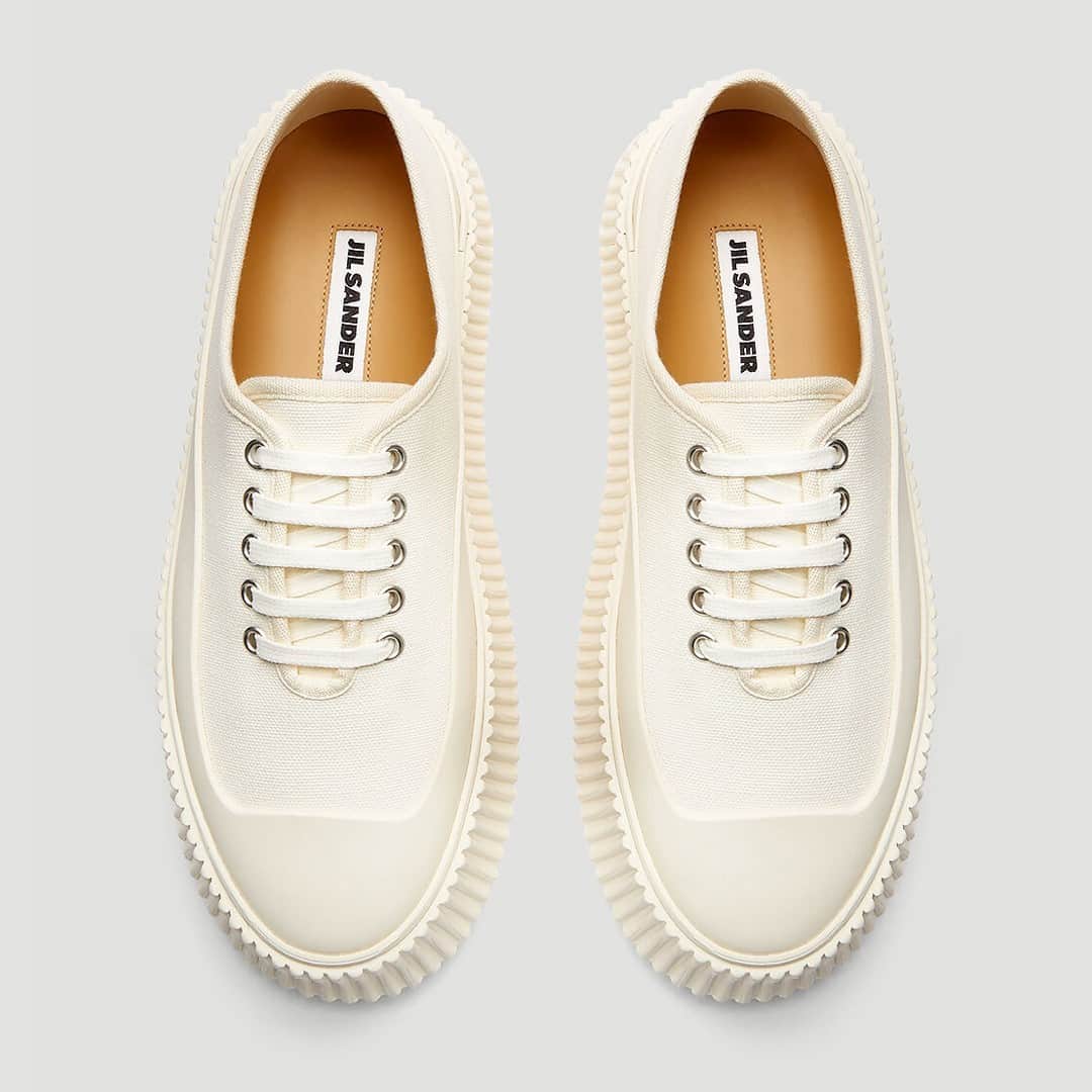 エルエヌシーシーのインスタグラム：「Celebrated for its luxury minimalist aesthetic, Jil Sander plays with simplicity and experiments with textures creating refined and modern pieces like the Ribbed-Sole Rubber Sneakers. @jilsander」