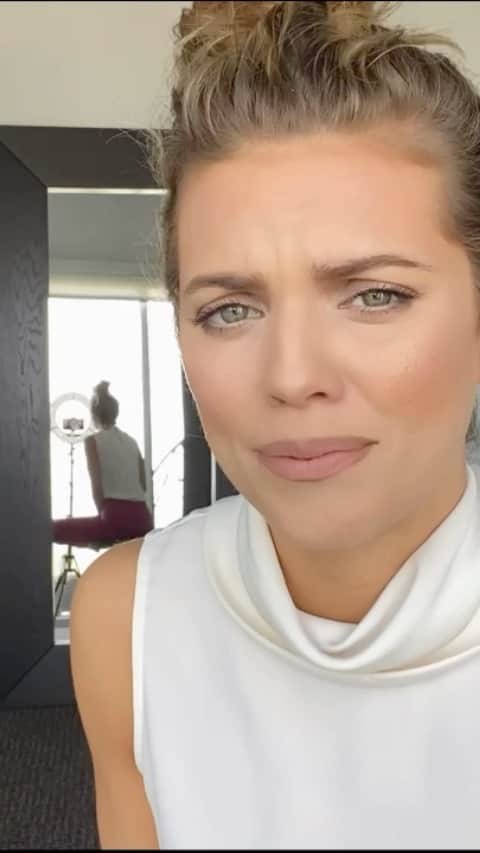 アナリン・マッコードのインスタグラム