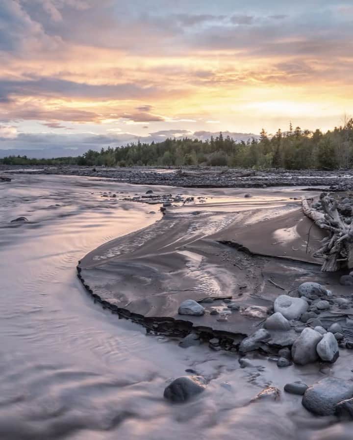 Lonely Planetのインスタグラム：「🌅Let the stress of your day wash away with the sunset.  Where was the most beautiful sunset you’ve ever seen?   📍Studenaya River, Russia  #sunset #lonelyplanet」