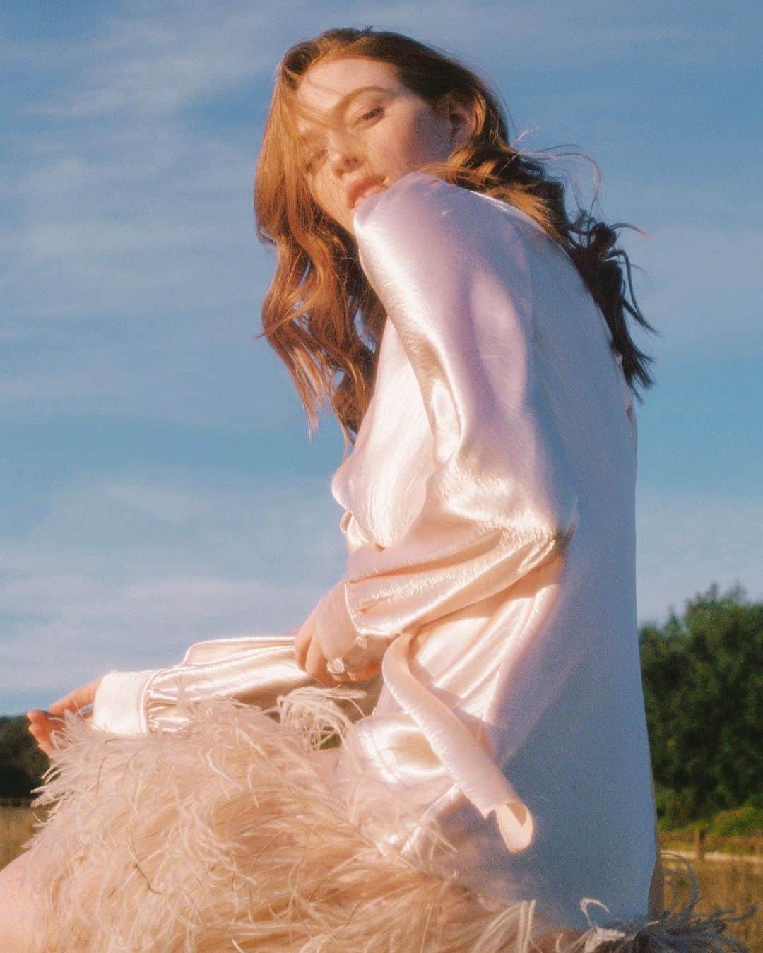 のインスタグラム：「gone with the wind🌾 pc: @rileytaylor」