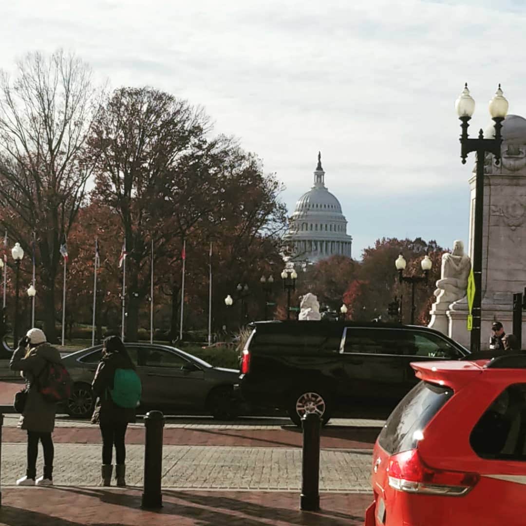 J・アレキサンダーのインスタグラム：「The Calm before the storm #tbt 1yr ago. My Peaceful View of The Capitol  waiting for the Driver at  #WashingtonUnionStation  #dc #washingtondc #washington #white #capital #capitolhill #missj #usa #unionstation」