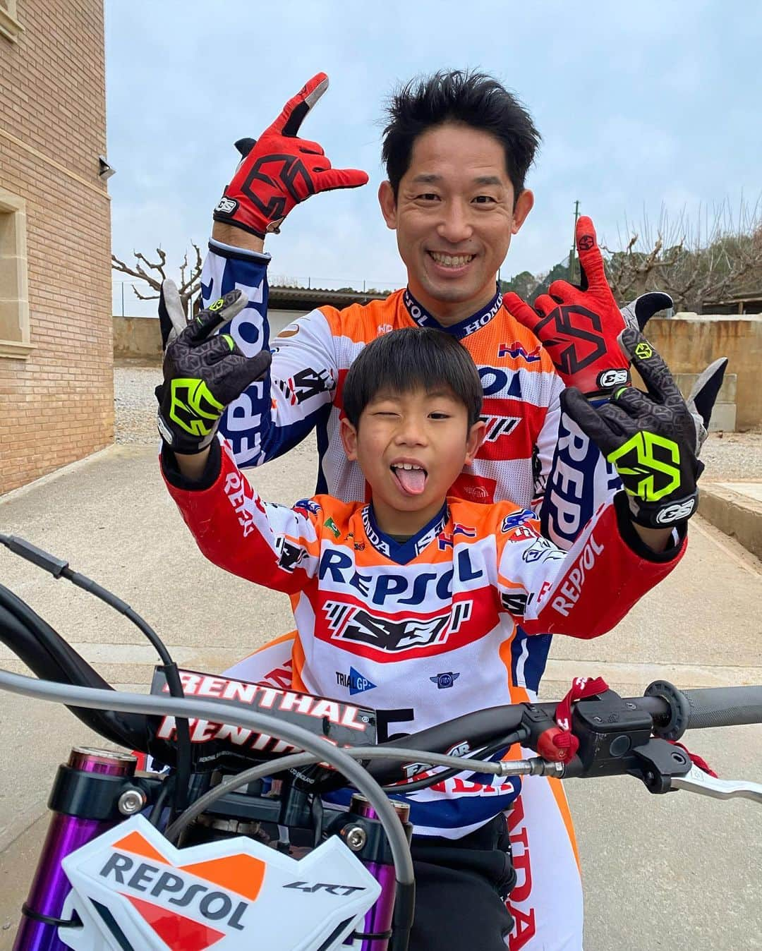 藤波貴久さんのインスタグラム写真 - (藤波貴久Instagram)「Spider S3 gloves😍 @s3parts.official   #fujigas #fujigasstyle #fujigasjr #weloveyou #s3parts #gloves #spiderman」1月8日 6時30分 - fujigas