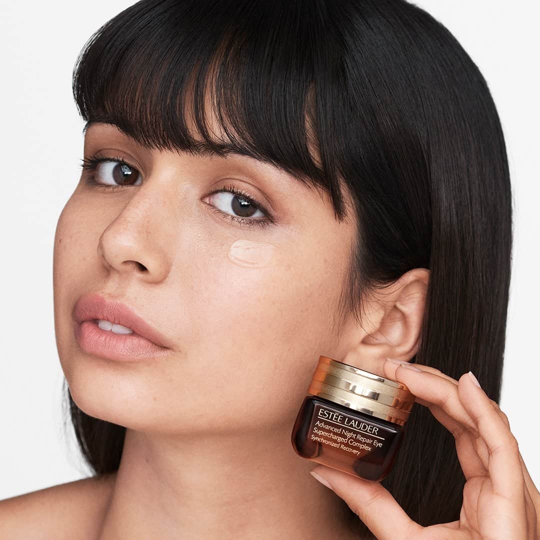 エスティローダーのインスタグラム：「Time to check radiant and nourished eyes off of your #NewYear Resolution list. ✔️ Say hello to #AdvancedNightRepair Eye Supercharged Complex – this lightweight GelCreme formula helps fight the look of puffiness, lines, and dryness – hydrating your skin for 24 hours and protecting with 8-hour antioxidant power! Tap to shop. 💫」