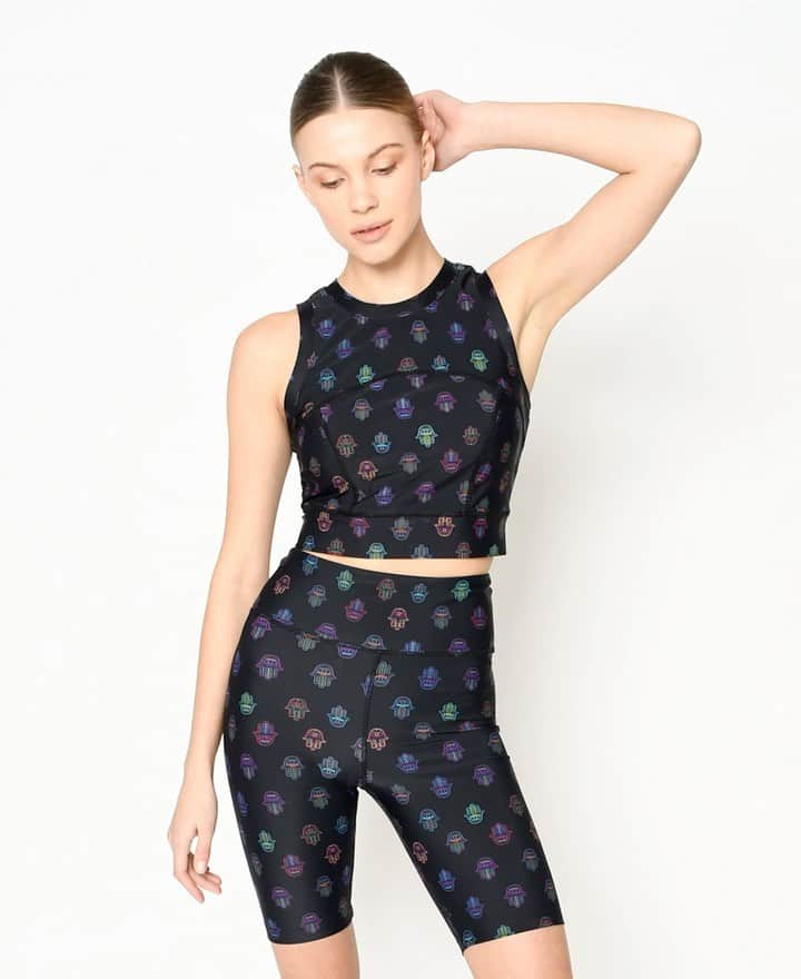 ニコールミラーのインスタグラム：「Let’s Get Physical. 💪🏻 Brand new activewear styles and accessories online now! #newarrivals #NMActive #shopnow #workout」