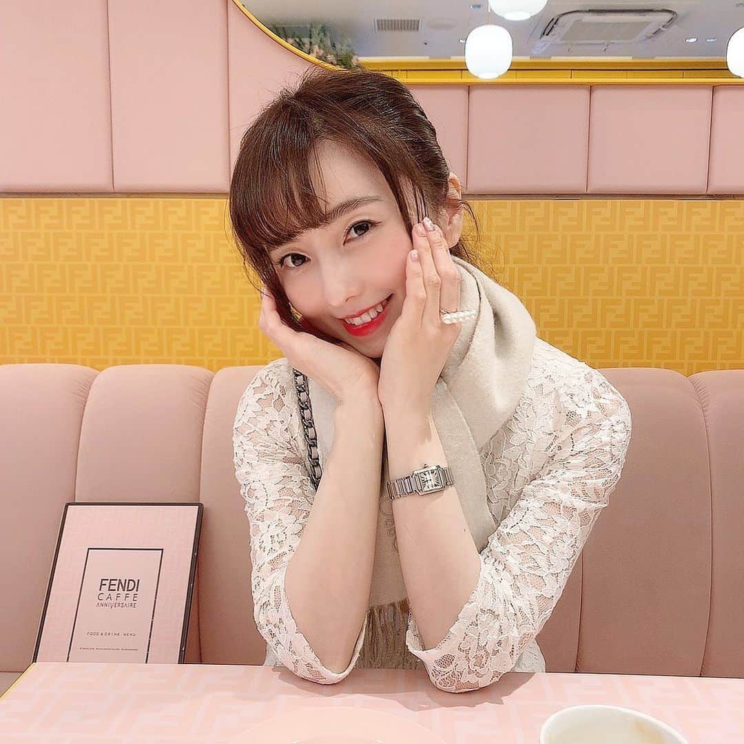 のインスタグラム：「💗💗💗 ﻿ 念願のFENDI CAFE 💗💗💗﻿ @anniversaire_cafe  @fendi   美容院もネイルもマツパもいってるんるんです🎶  ﻿ ﻿  ﻿ ﻿ ﻿ #FENDIcafe﻿ #フェンディカフェ﻿ #アニヴェルセル  #アニヴェルセル表参道 ﻿ #表参道﻿ #表参道カフェ」