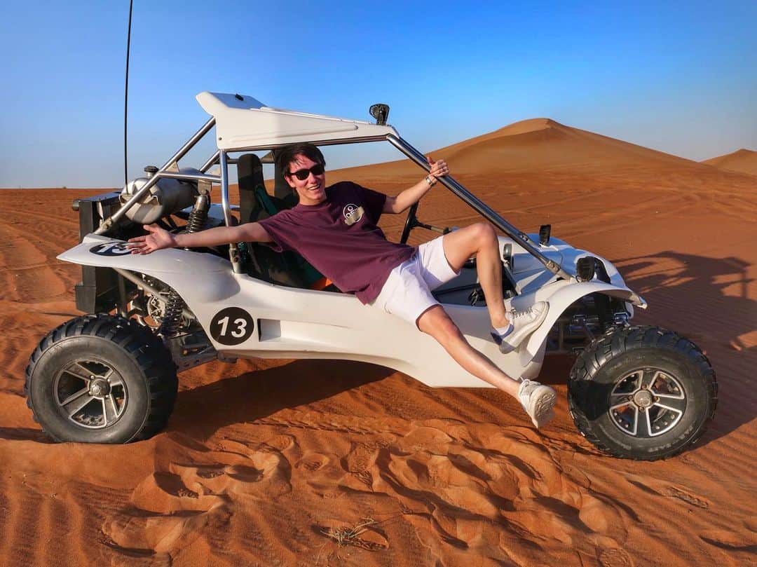 トムのインスタグラム：「砂漠で大冒険🏜 バギー運転楽しかったっす #ドバイ #旅行」