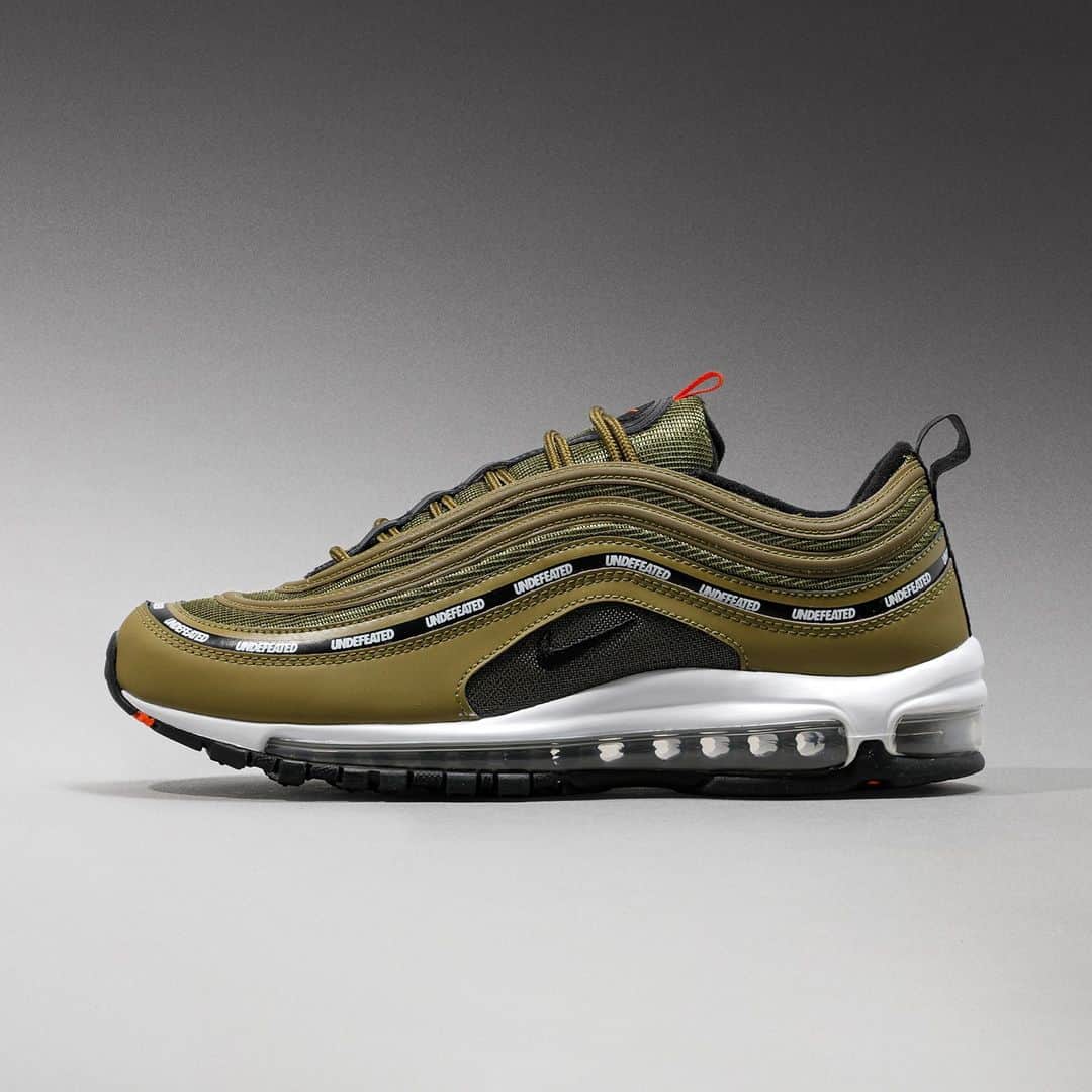 Flight Clubさんのインスタグラム写真 - (Flight ClubInstagram)「The Undefeated x Air Max 97 'Militia Green' injects cues from military flight jackets into the lifestyle runner, offering a colorway that was previously released as a ComplexCon exclusive in 2017. The upper is comprised of a combination of mesh and leather construction, with repeated Undefeated branding running across one of the overlays in black.」1月8日 7時30分 - flightclub
