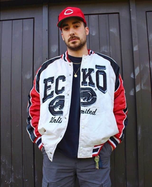 エコーレッドのインスタグラム：「@timemachinegoods with a classic throwback jacket」