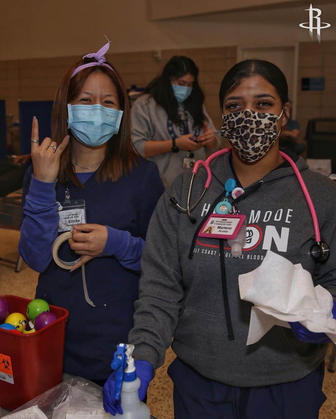 ヒューストン・ロケッツさんのインスタグラム写真 - (ヒューストン・ロケッツInstagram)「Today we hosted the 15th Annual #RocketsGiveBack @commitforlife Blood Drive.  🚀 All donors received a Rockets Hoodie courtesy of @memorialhermann」1月8日 7時59分 - houstonrockets