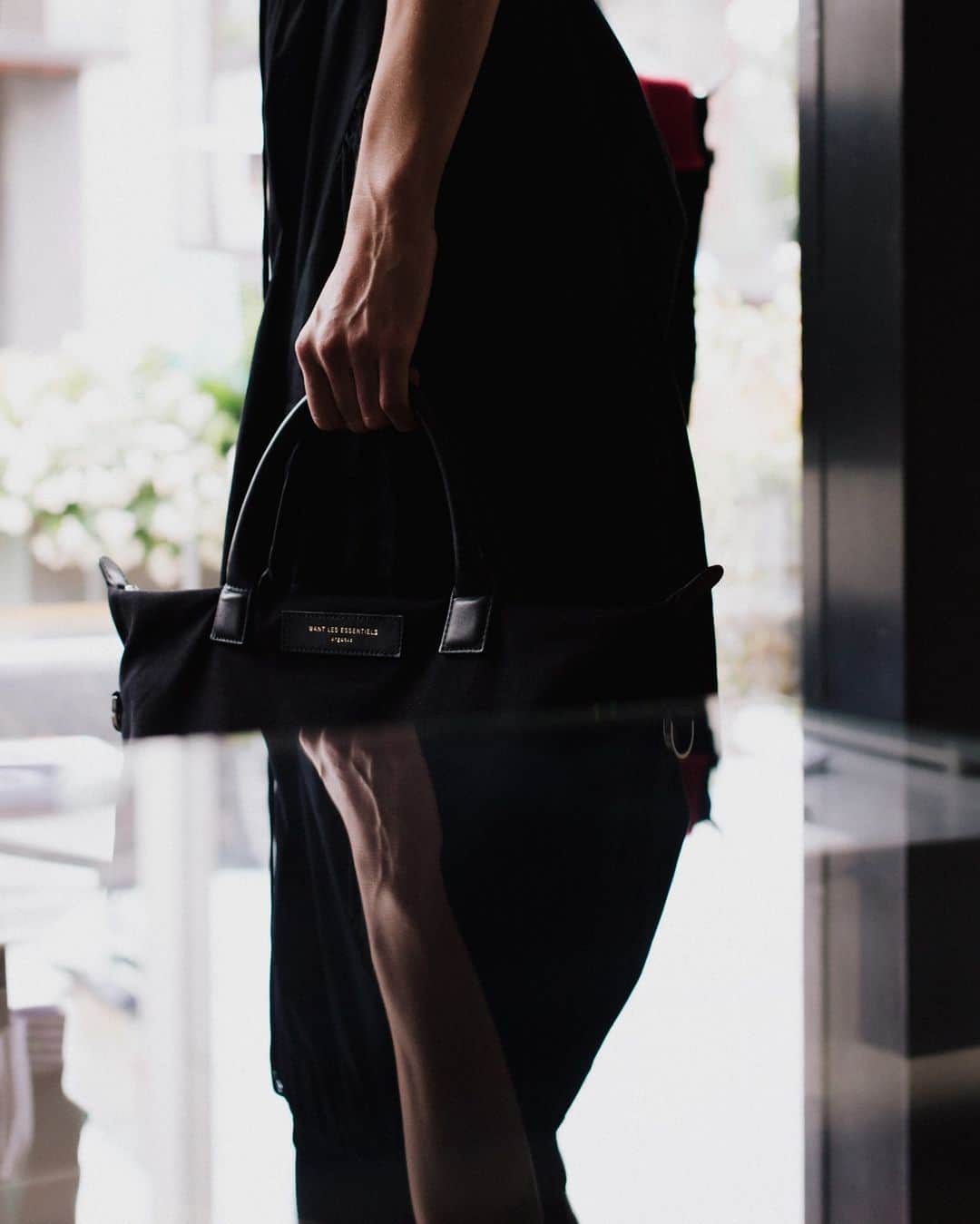 ウォントのインスタグラム：「The timeless details of the O'Hare tote.  #wantlesessentiels #worldofwant」