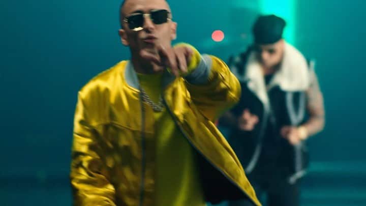 ヤンデルのインスタグラム：「Ya está disponible #MalaCostumbre En tu plataforma de música favorita @wisin ❌ @manuelturizo ❌ @yandel   Dale Play! smarturl.it/MalaCostumbre (link en mi story)」