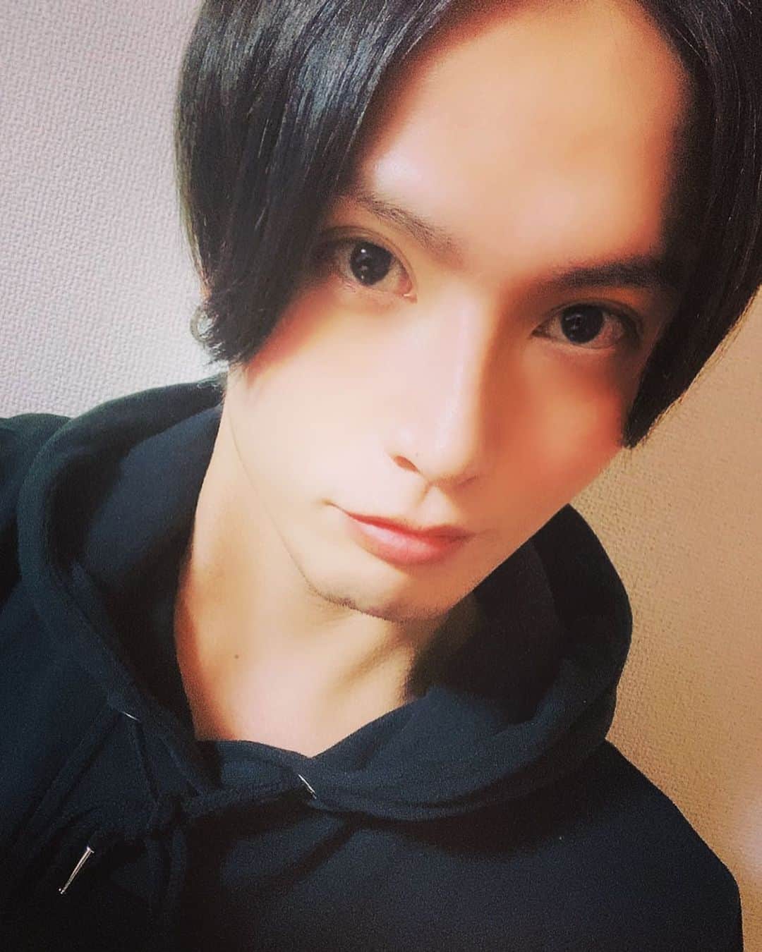 友常勇気のインスタグラム：「The photograph has taken well.lol #友常勇気 #うまく撮れた ようは、、、 #盛れた #笑笑 It was very cold during the today🥶❄️ Keep warm and take rest well😘」