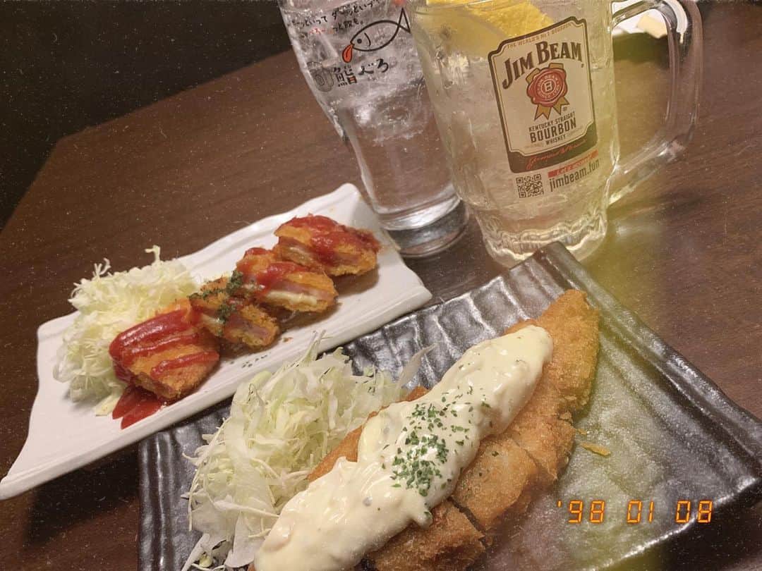 宮崎うまか茶町店さんのインスタグラム写真 - (宮崎うまか茶町店Instagram)「こんばんは！ 鮨べろ梅田茶屋町店です✨  本日はチーズハムカツとFISHタルタルの紹介です！！ どちらとも写真に写っているハイボールといつものやつ（レモンサワー）との相性がバッチリ👍👍 是非ご来店していただいてご注文してください😚  #鮨べろ #鮨 #寿司 #握り寿司 #食スタグラム #飲酒タグラム #寿司スタグラム #インスタグルメ #グルメ部 #居酒屋 #居酒屋巡り #居酒屋ごはん #ネオ大衆酒場 #ダサレモンサワー #レトログラス #大阪グルメ #梅田グルメ」1月8日 19時36分 - sushibero.chayamachi