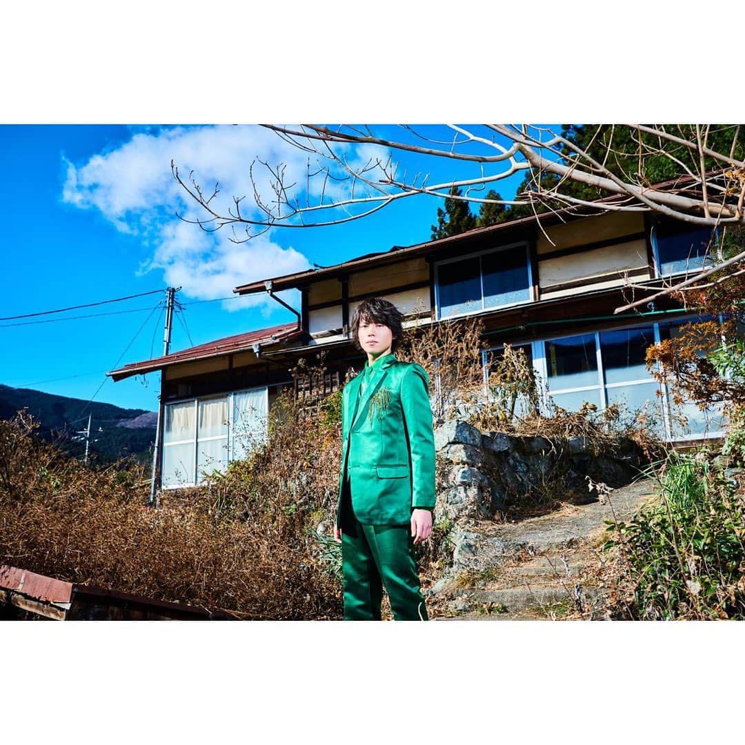山崎大輝のインスタグラム：「アー写公開されました📸  TVアニメ『八十亀ちゃんかんさつにっき ３さつめ』主題歌 「＃雑草魂なめんなよ！」ハーフサイズが1/11(月) 0:00より配信開始！」