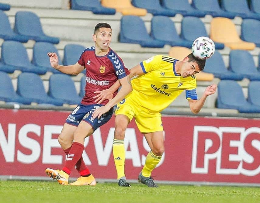 シャルレス・ジアス・ジ・オリベイラのインスタグラム：「Gran partido de todo el equipo, una pena quedar eliminado en los penaltis. Esto nos hace crecer para lo que viene. Ahora a pensar en la liga que es lo más importante!!! Y gracias a nuestra  gente por animar hasta al final!!!👏😉🤜🤛💪🤙 @pontevedra_cf_sad」