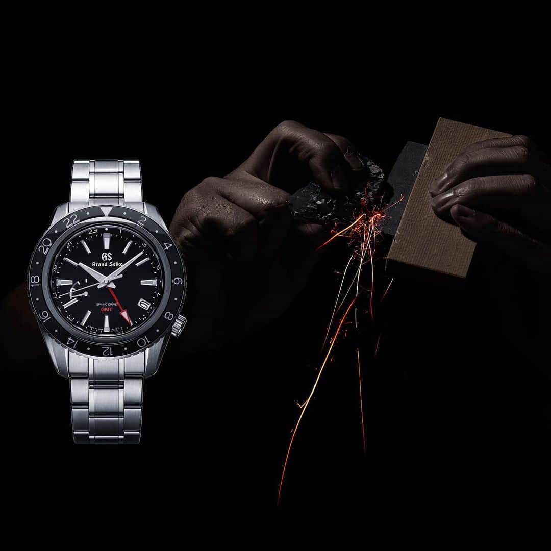 Grand Seikoさんのインスタグラム写真 - (Grand SeikoInstagram)「The GMT hand as a sign of good fortune   All over the world, black and red combine in a harmony that is very evocative in many ways but, in Japan, they also have a significance that dates back to the eighth century. When someone was embarking on a journey, people would strike a flint against iron to produce sparks and these red sparks were thought to bring the traveller good fortune. Still today, this tradition of the Kiribi ceremony endures. The GMT hand on #SBGE201 evokes the sparks that are struck to bring good luck to those who explore the world.   #thenatureoftime」1月8日 18時08分 - grandseikoofficial