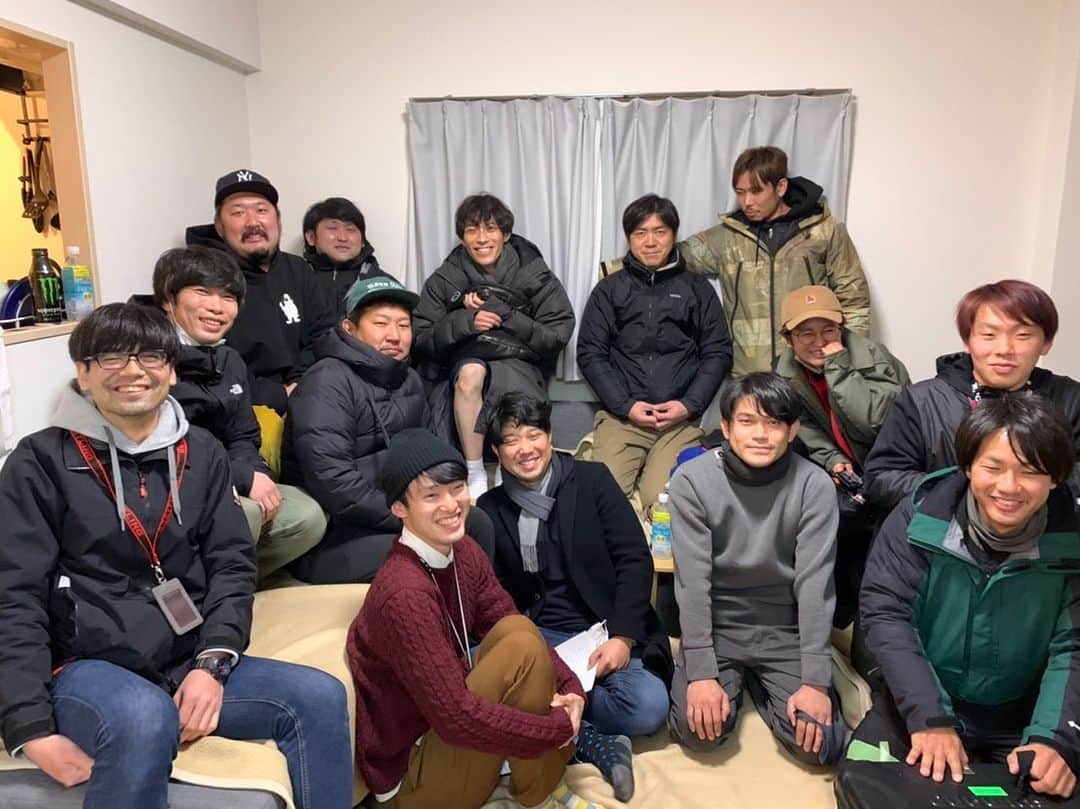 のインスタグラム：「映画　出演情報  自分が出演する映画 『忘れられない』 がクラウドファンディングを行なっています。  自分は真司役を演じています。 全力で演じましたので、応援よろしくお願い致します。 クラウドファンディングのURLをプロフィールに貼ってますので、少しでも多くの方に見てもらえたら嬉しいです。  https://camp-fire.jp/projects/359670/preview?token=bl2qzwmr  #映画  #忘れられない  #福岡」
