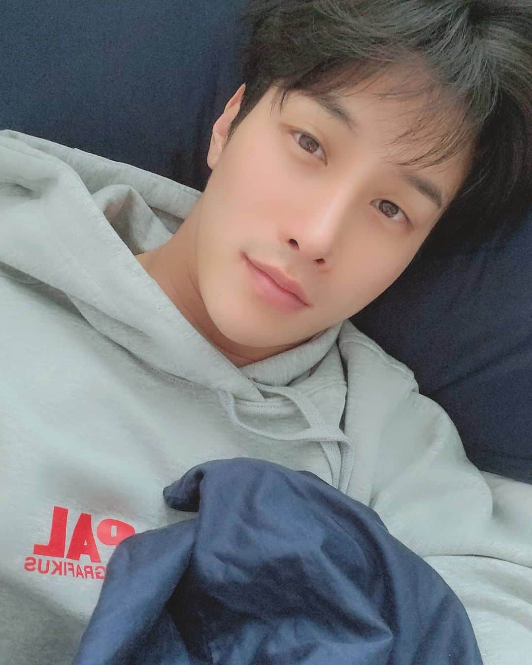Lee Si-gangのインスタグラム：「#이불밖은위험해 ☃️  寒い寒い寒い寒い寒い☃️」