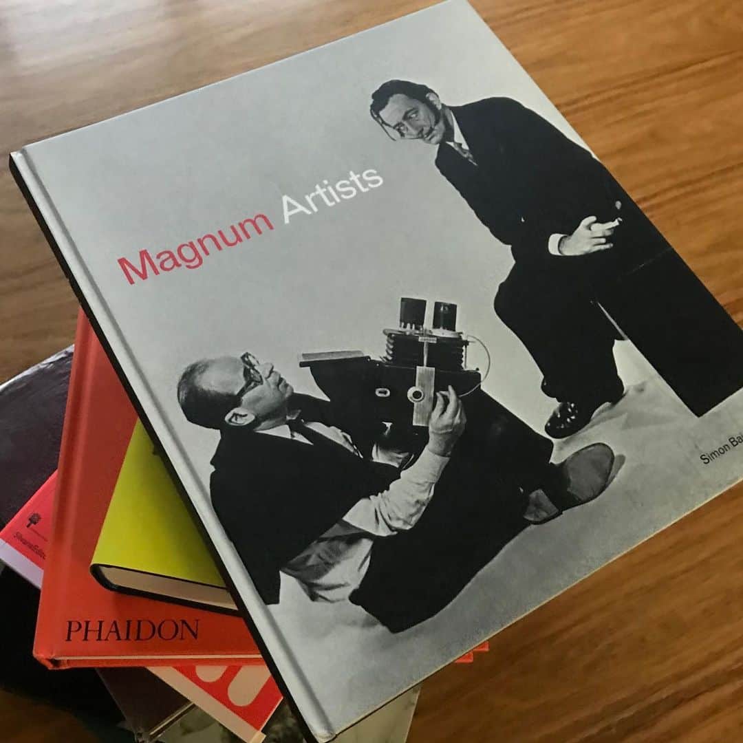 Paul Smithさんのインスタグラム写真 - (Paul SmithInstagram)「I love this book by @magnumphotos, it’s a collection of photos of some of the world’s greatest artists. I particularly like the Salvador Dali section, which shows how they created a famous surreal portrait shot with flying cats. #takenbyPaul」1月8日 18時32分 - paulsmith