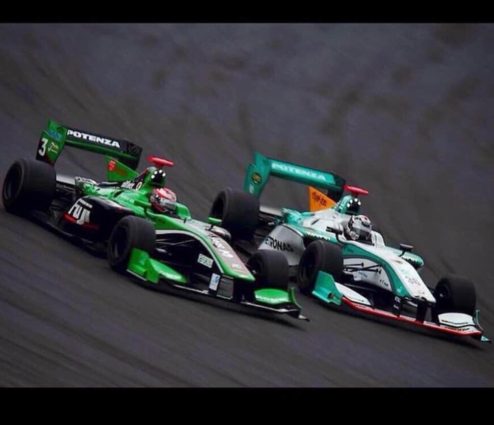 ジェームズ・ロシターさんのインスタグラム写真 - (ジェームズ・ロシターInstagram)「My first ever helmet swap & no one better to do it with than my big bro @andre_lotterer with our 2014 Super Formula Helmets. In the first race of the season we were heading for a 1-2 at Suzuka...」1月8日 18時32分 - rossiterracing