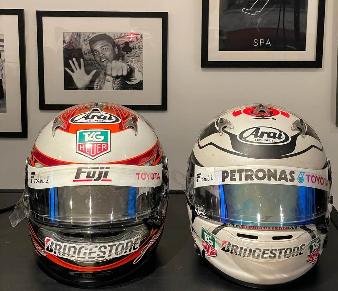 ジェームズ・ロシターさんのインスタグラム写真 - (ジェームズ・ロシターInstagram)「My first ever helmet swap & no one better to do it with than my big bro @andre_lotterer with our 2014 Super Formula Helmets. In the first race of the season we were heading for a 1-2 at Suzuka...」1月8日 18時32分 - rossiterracing