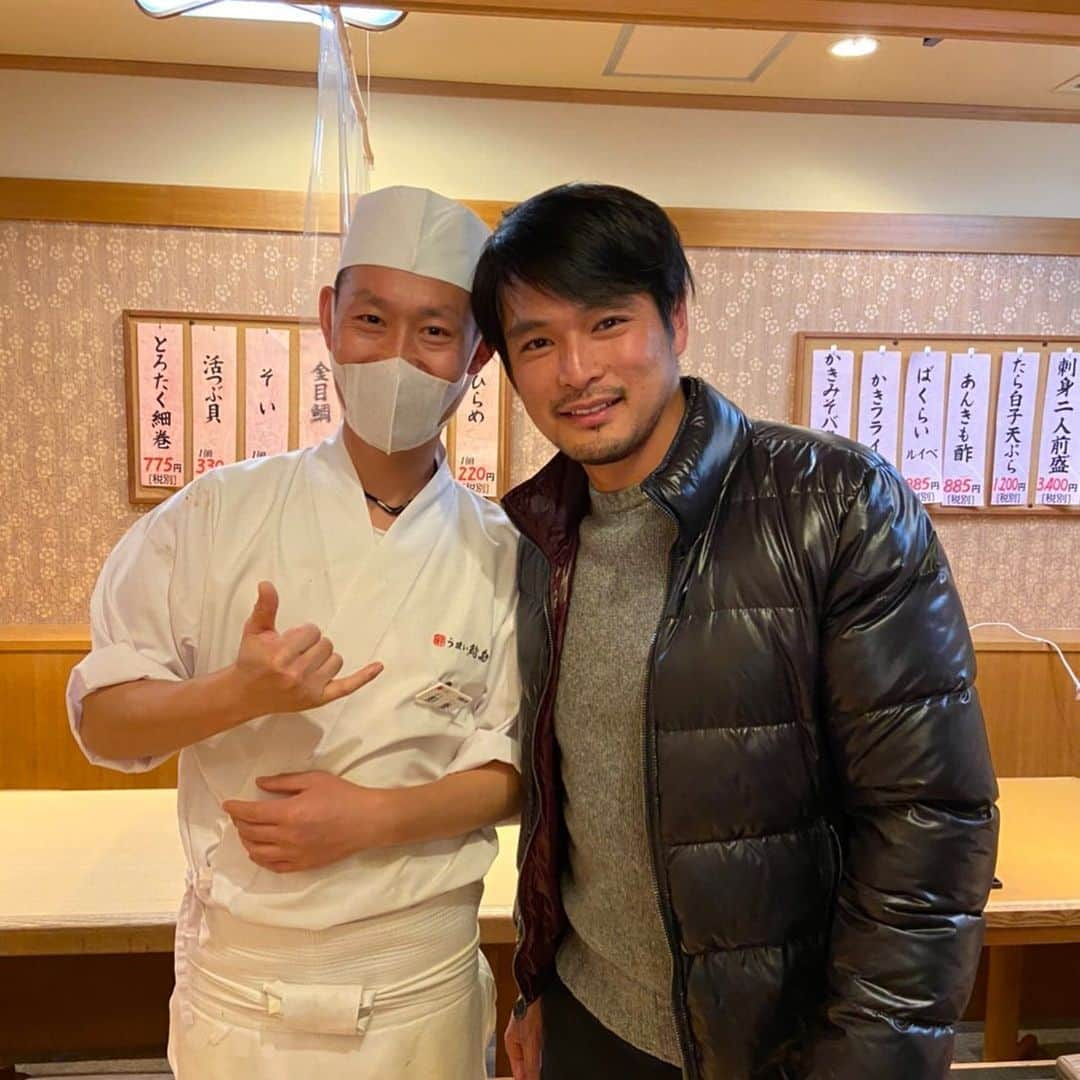 青山隼さんのインスタグラム写真 - (青山隼Instagram)「コロナ禍なのでサクッと行ってきました。 仙台でいつもお世話になっているお寿司屋さんへ。 心がある大将との一枚。  握りも最高です。 また行きたい！！ #お寿司 #宮城県 #仙台市 #握り  #青山隼 #元プロサッカー選手 #俳優 #タレント #名古屋グランパス #セレッソ大阪 #浦和レッズ #徳島ヴォルティス #レジェンド #アンバサダー #出身 #仙台」1月8日 18時41分 - jun_aoyama_show_wa