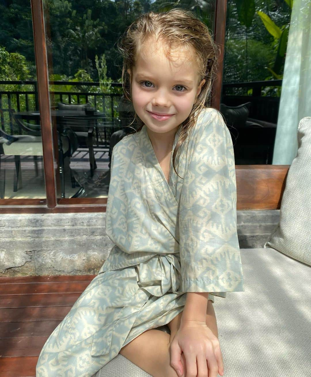 エレナ・ペルミノヴァさんのインスタグラム写真 - (エレナ・ペルミノヴァInstagram)「Ясное солнышко 🌞  my little sunshine 🧡  @arishalebedeva2014」1月8日 18時42分 - lenaperminova