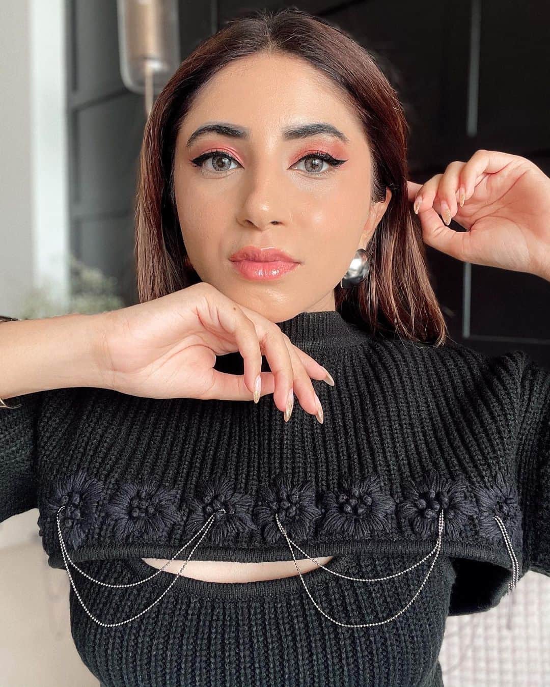Aashna Shroffさんのインスタグラム写真 - (Aashna ShroffInstagram)「Eyes, Lips, Face ✨✨✨  @elfcosmetics is now on @mynykaa, and I created today’s look using ELF products! Thoughts?  Products used : Holy Hydrating Face Cream Poreless Putty Primer Foundation in Buff Monochrome Multi Stick in Luminous Berry Bite Size Eyeshadow Palette in Berry Bad Precision Liquid Eyeliner in Black Black waterproof mascara Metallic Flare Highlighter in 24k gold Lip Plumping Gloss in Champagne Glam」1月8日 18時46分 - aashnashroff
