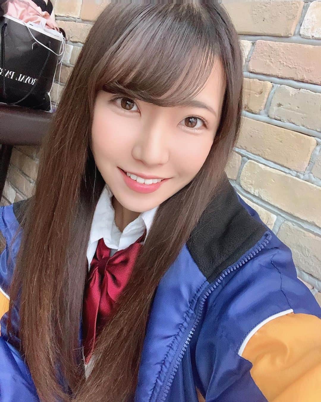 浅見レナのインスタグラム：「仕事初めはJKスタート💕 まだまだJKいけるかな？ . . . . . . . . . . #仕事初め #jk  #まだいけるかな #浅見レナ」