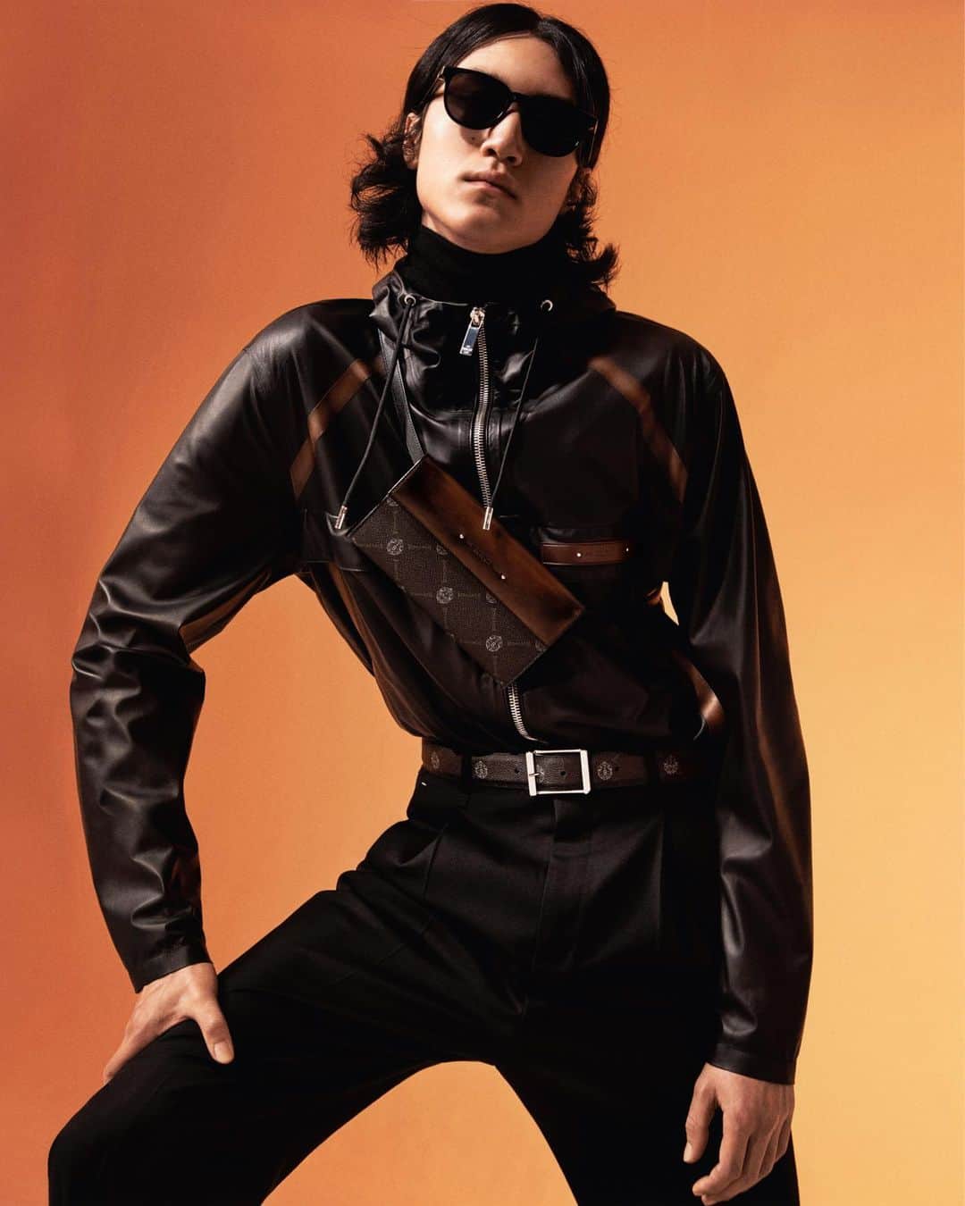 ベルルッティのインスタグラム：「- THE #BERLUTI SPRING 21 PRE-COLLECTION BY @kris_van_assche -  Introducing the new Leather B-Way with Nylon Effect.   The pre-collection is now available In-Store and on the E-Shop.   Photography by @carlijnjacobs  Creative Direction by #krisvanassche and @mmparisdotcom  Styling by @mauricionardi」