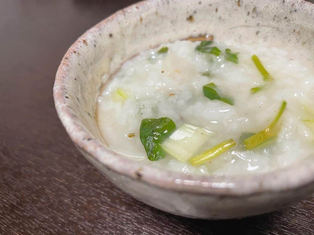 ステファニーのインスタグラム：「🙏🌿✨ 昨日は七草粥を。 無病息災を願って 美味しく頂きました。 日本の文化は大切にしたい。 #無病息災  #七草粥」