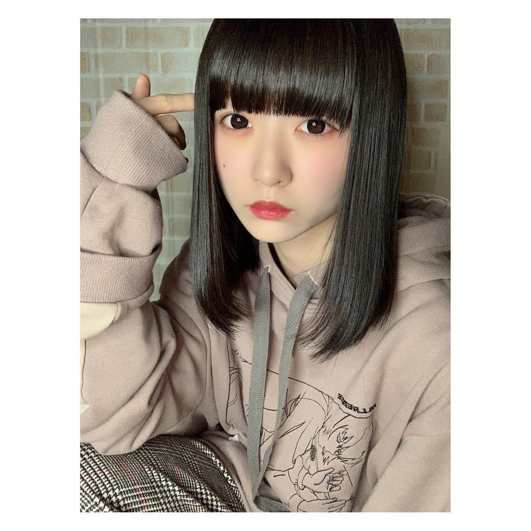 橋本美桜のインスタグラム：「暗めだけどちょうどいい温度感の曲教えてほしい🎧」