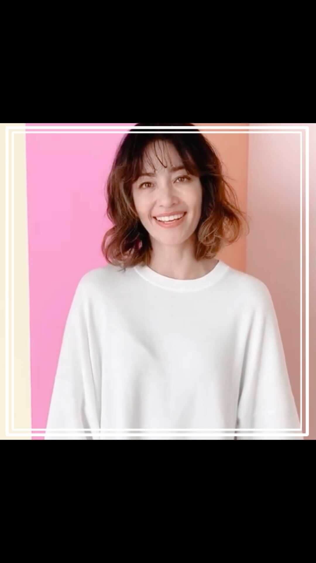 のインスタグラム：「Happy New Year 2021🎍💕  CLASSY.modelsによるニューイヤーメッセージリレー。  今回は、RINAさんのメッセージです💐🤍  @rina_karina0417   #RINA #happynewyear2021  #classymagazine #classyonline #classymodel」