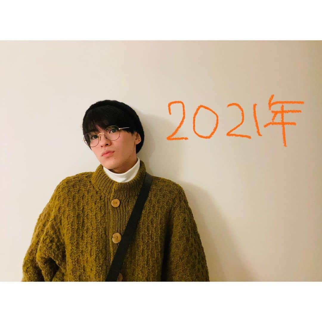 Travis Japan（トラジャ）さんのインスタグラム写真 - (Travis Japan（トラジャ）Instagram)「﻿ どうも。松倉海斗です。﻿ 2021年のTravis Japanは﻿ より高みを目指し刺激し合い﻿ 唯一無二のグループになります。﻿ 皆んなと共に。﻿ ﻿ Hello. It’s Kaito Matsukura.﻿ In 2021, Travis Japan will aim to motivate each other to reach high and to become a one of a kind group.﻿ Together with you.﻿ ﻿ #2021年の僕は﻿ #Johnnys#TravisJapan」1月8日 19時02分 - travis_japan_official